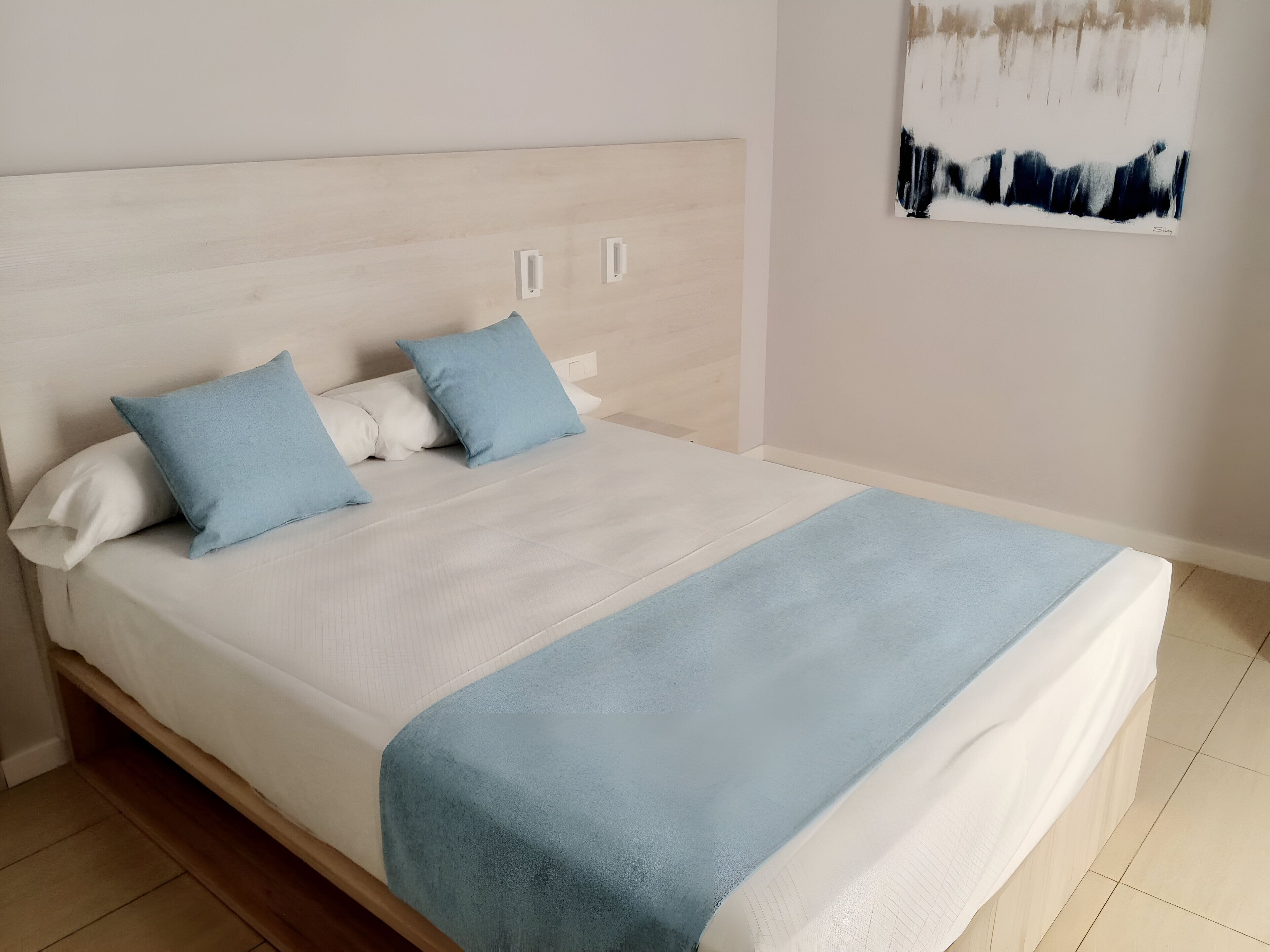 Photo - URH Excelsior