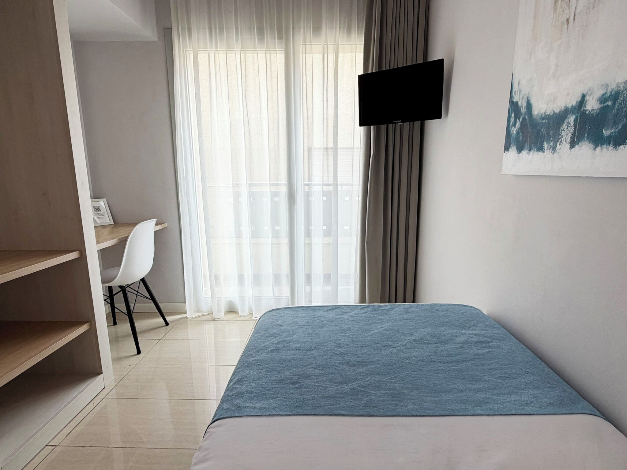Standard-Einzelzimmer, Balkon, eingeschränkter Meerblick | Schreibtisch, kostenlose Babybetten, kostenloses WLAN, Bettwäsche