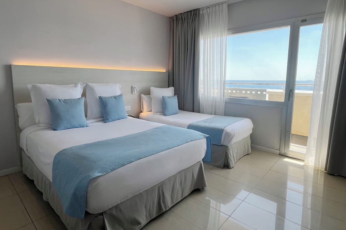 Comfort Double Room, 1 Bedroom, Balcony, Sea View | Desk, free cribs/infant beds, free WiFi, bed sheets