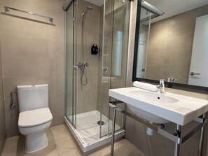 Standard Single Room, Balcony, Partial Sea View | Bathroom | Hair dryer, towels - Hotel Excelsior (Lloret de Mar)
