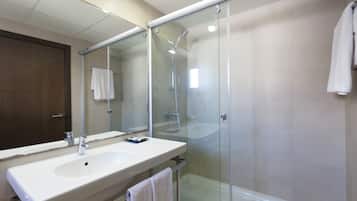 Standard Double Room, 1 Bedroom, Balcony, City View | Bathroom | Hair dryer, towels