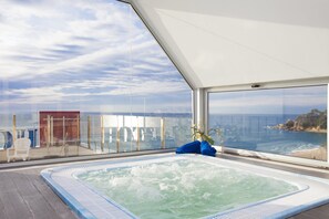 Bañera de hidromasaje interior