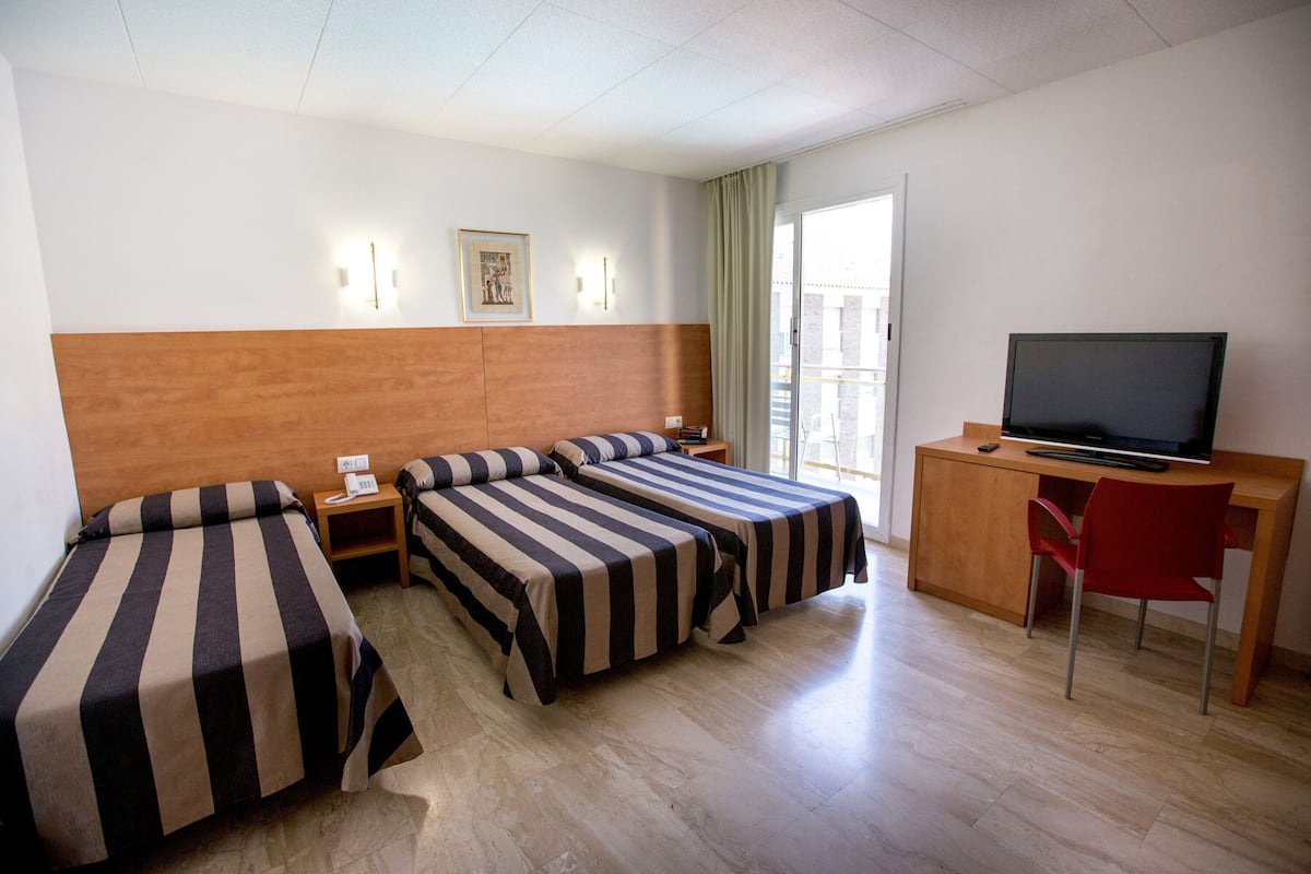 Minibar, desk, WiFi (free), bed sheets