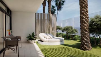 Minibar, caja fuerte, escritorio y cortinas opacas