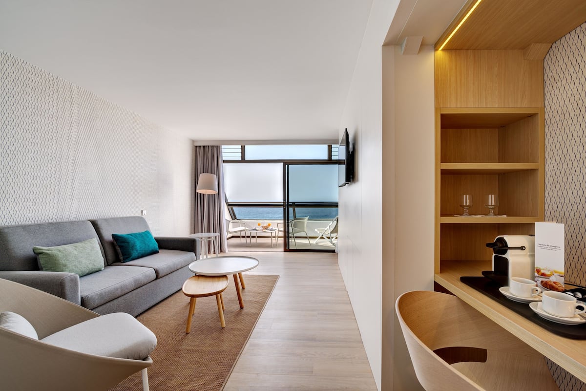 Minibar, in-room safe, desk, blackout curtains