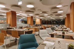 Breakfast, lunch, dinner served; international cuisine 