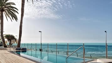 2 piscinas al aire libre, sombrillas, tumbonas