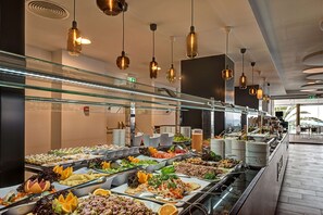 Se sirven desayunos, almuerzos, cenas y cocina internacional 