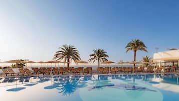 2 piscinas externas, guarda-sóis, espreguiçadeiras