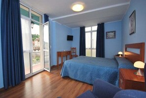 房內夾萬、遮光窗簾/窗簾、免費嬰兒床、免費 Wi-Fi