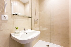 Double Room Single Use, Balcony | Bilik Mandi | Pancuran mandi, kelengkapan dandanan diri percuma, pengering rambut 