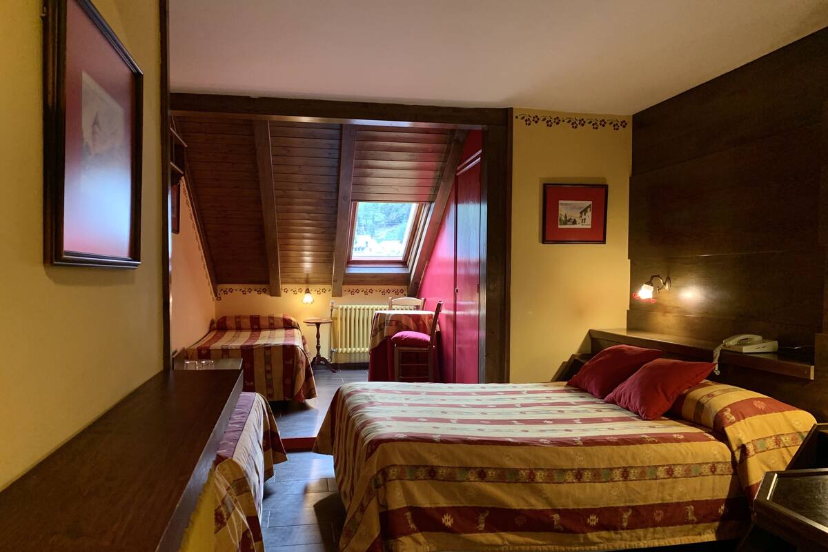 In-room safe, desk, blackout drapes, free WiFi
