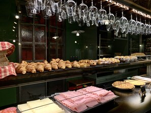 Daily buffet breakfast (EUR 8.50 per person)