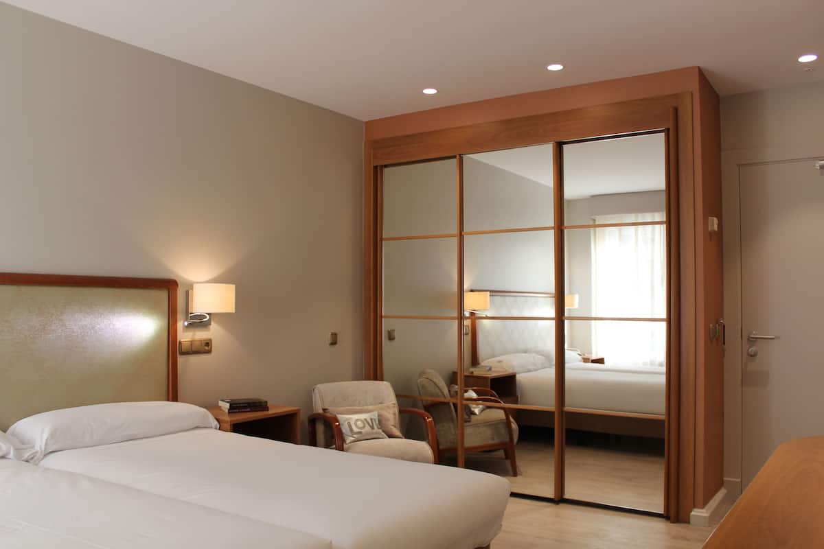 Doppel- oder Zweibettzimmer | Kostenloses WLAN, Bettwäsche