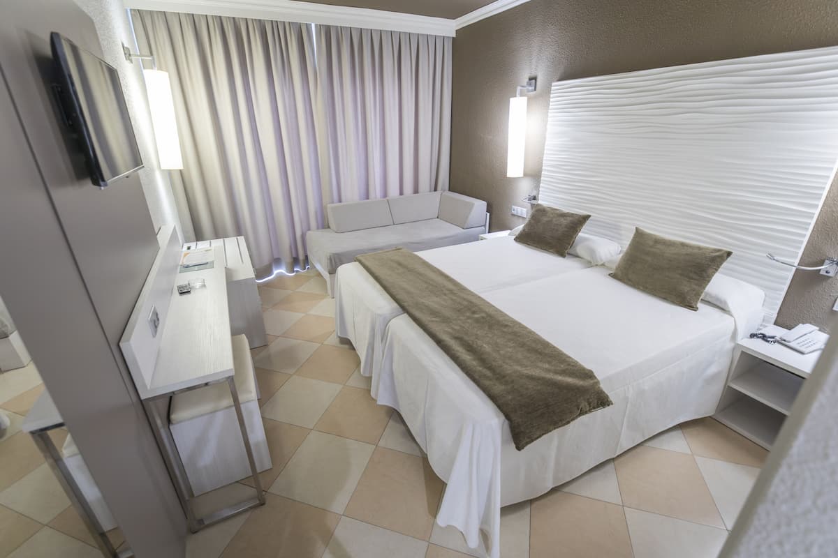 Minibar, desk, blackout curtains, free WiFi