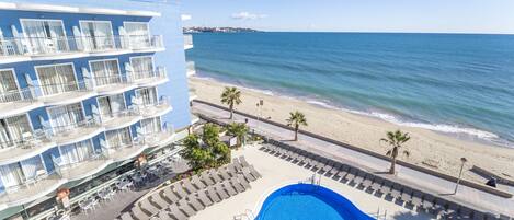 Outdoor pool, sun loungers