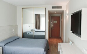 Coffres-forts dans les chambres, bureau, rideaux occultants