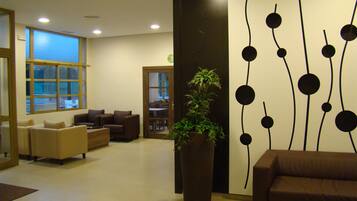 Coin salon dans le hall