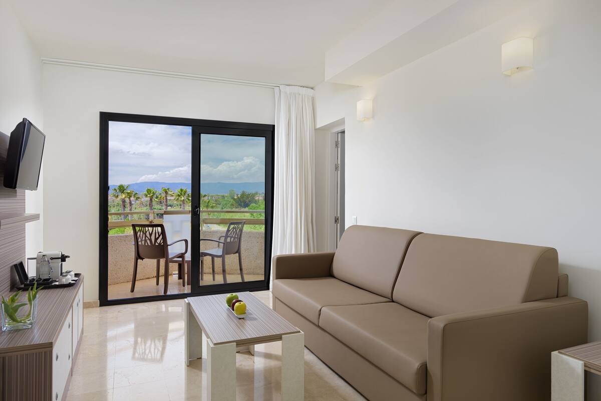 1 bedroom, minibar, in-room safe, desk