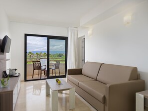 Minibar, safe på rommet, skrivebord og wi-fi (inkludert)