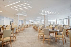 Breakfast, lunch and dinner served - Hotel Best Cambrils (Cambrils)