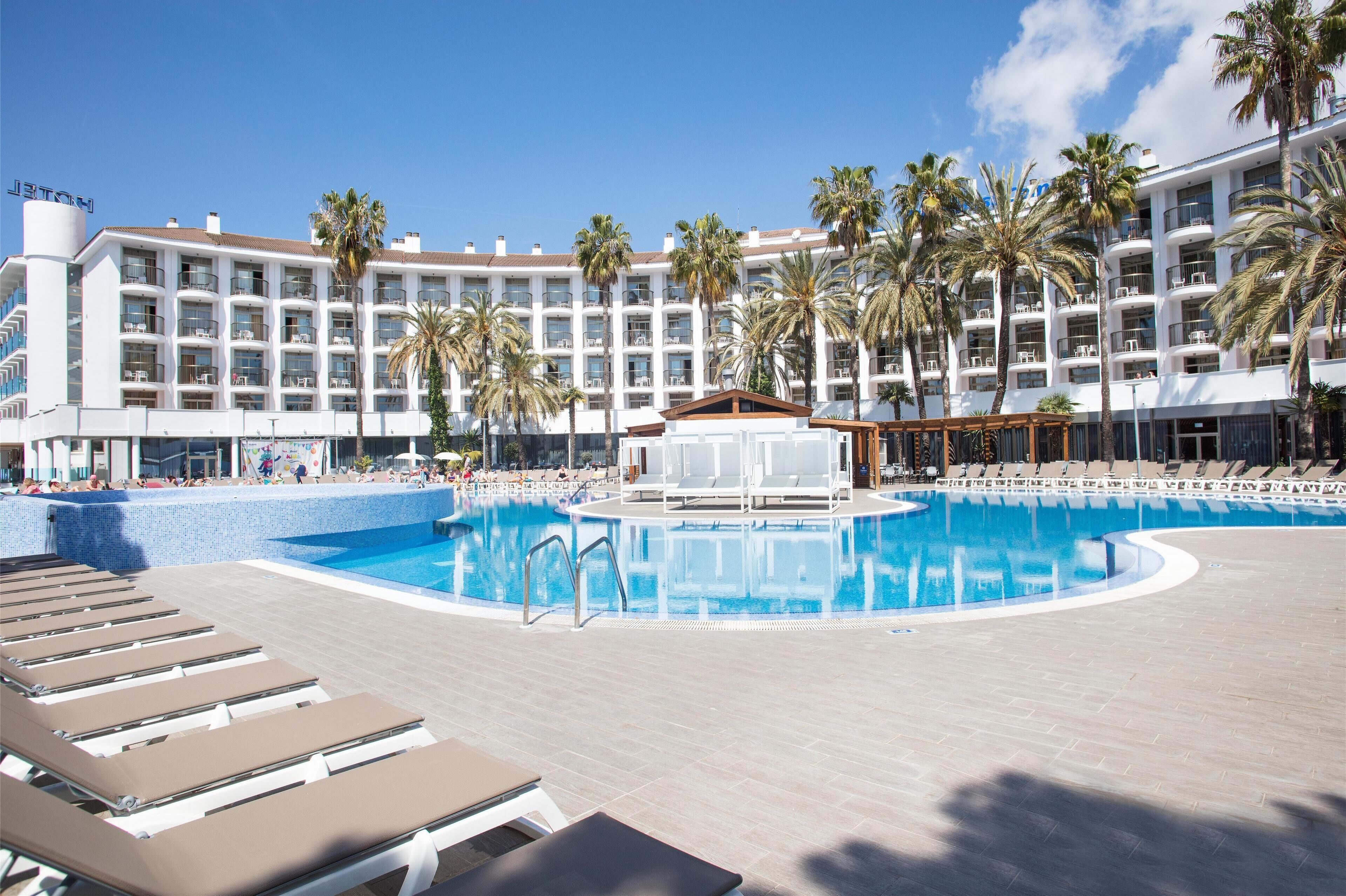حمام سباحة خارجي