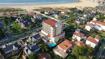 位於海灘上