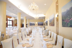 Restaurant - Cosmopol (Laredo)