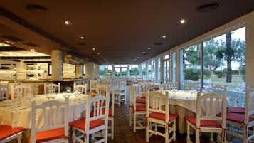 Petit déjeuner buffet (10 EUR par personne)