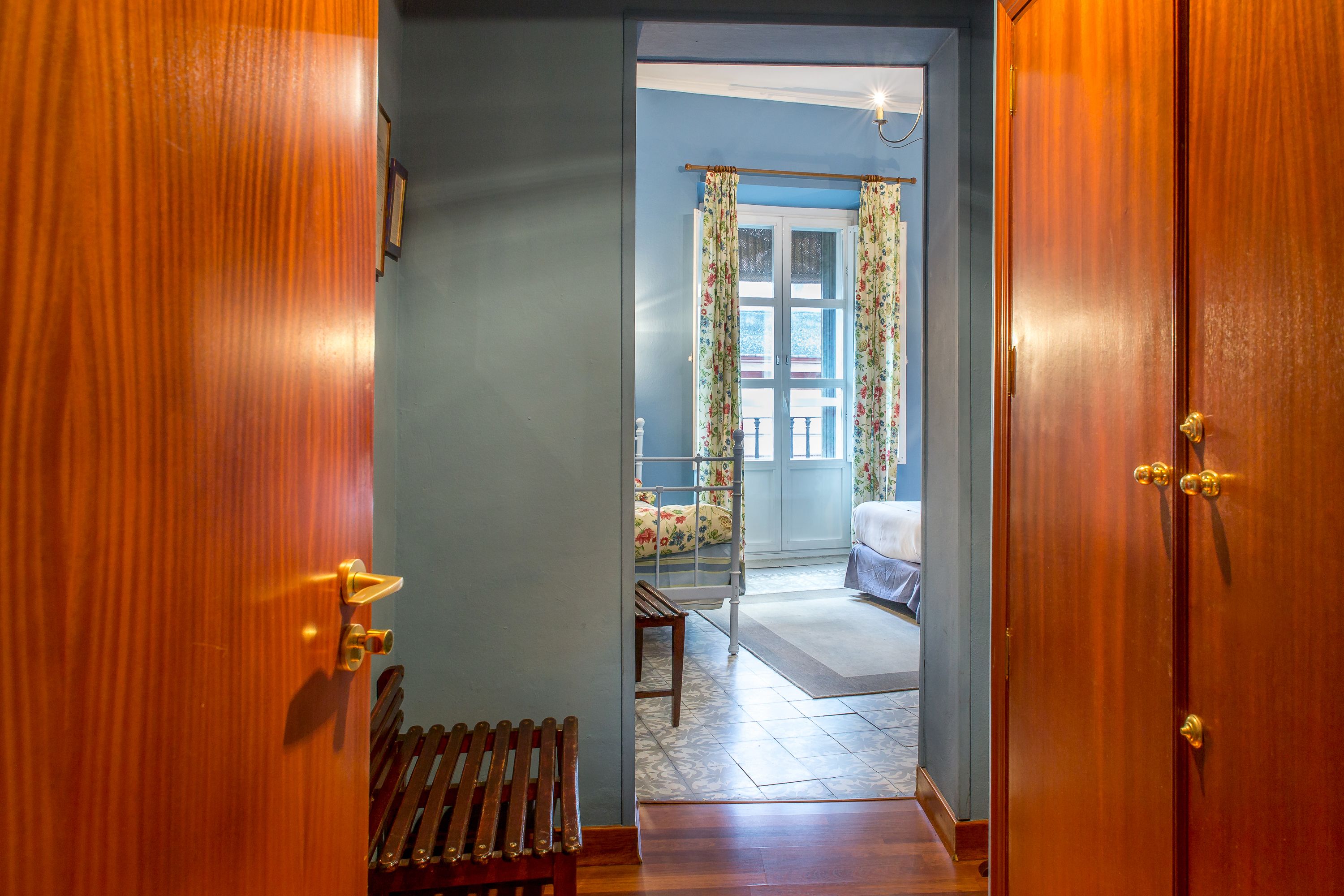 standard room | 1 bedroom, minibar, in-room safe, desk