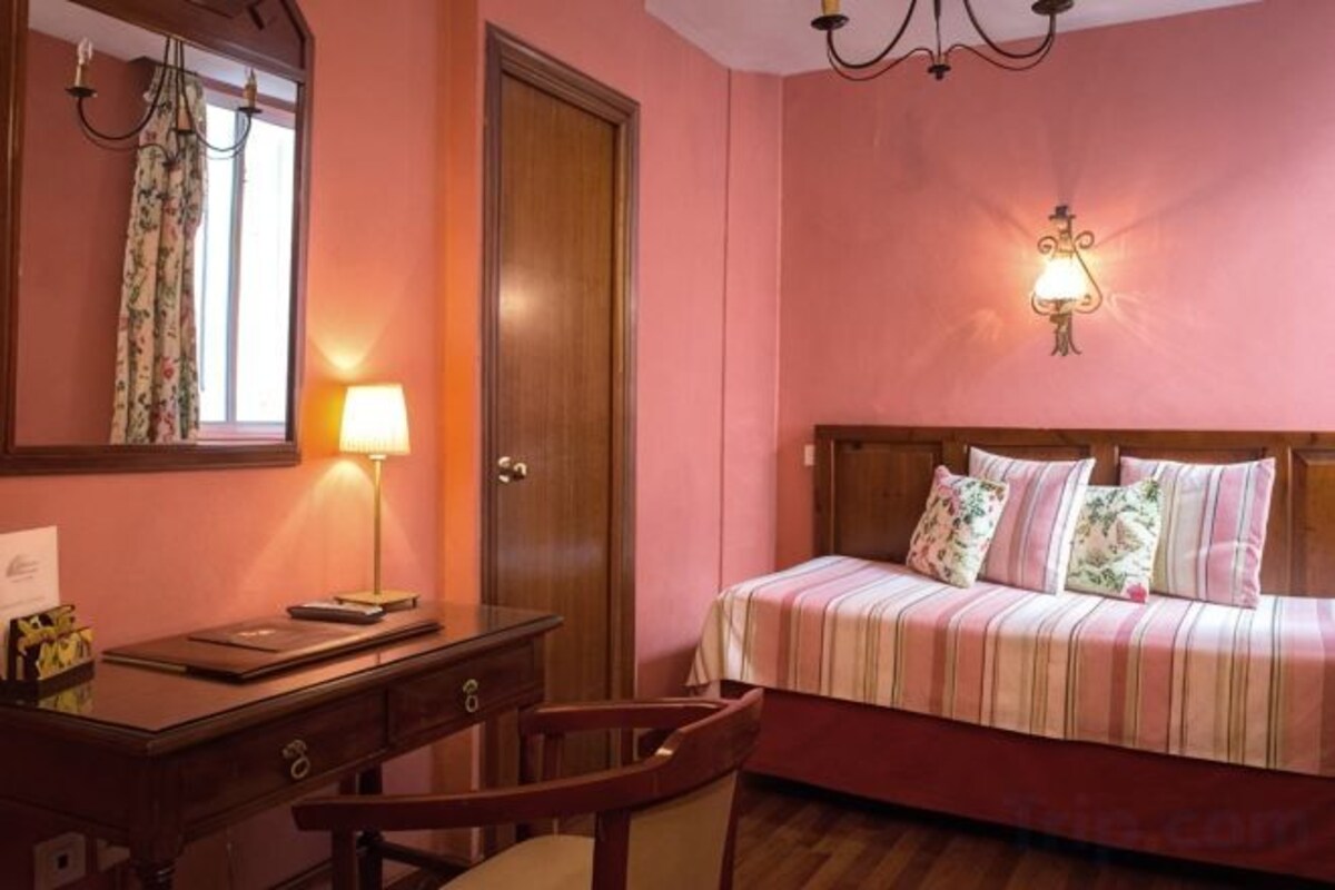 1 Schlafzimmer, Minibar, Zimmersafe, Schreibtisch