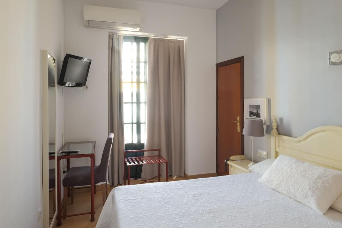 In-room safe, desk, WiFi (free)