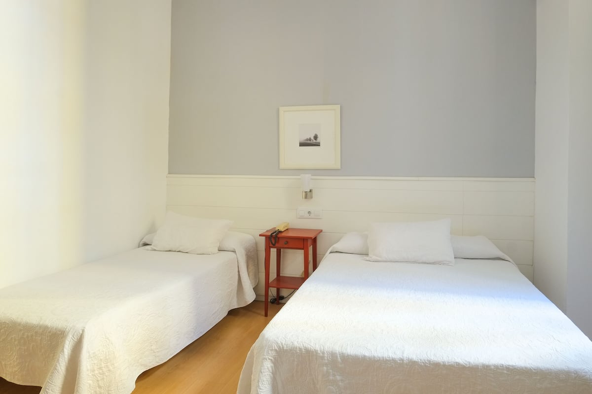In-room safe, desk, WiFi (free)