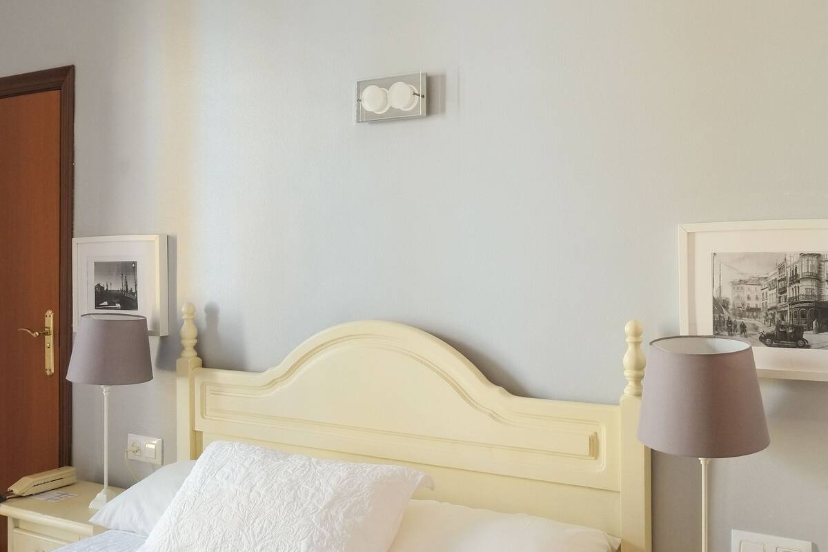 In-room safe, desk, WiFi (free)