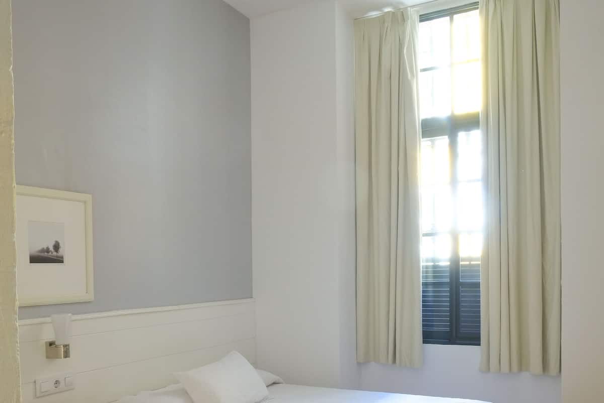 In-room safe, desk, WiFi (free)