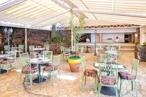 Breakfast, lunch, dinner served; international cuisine 