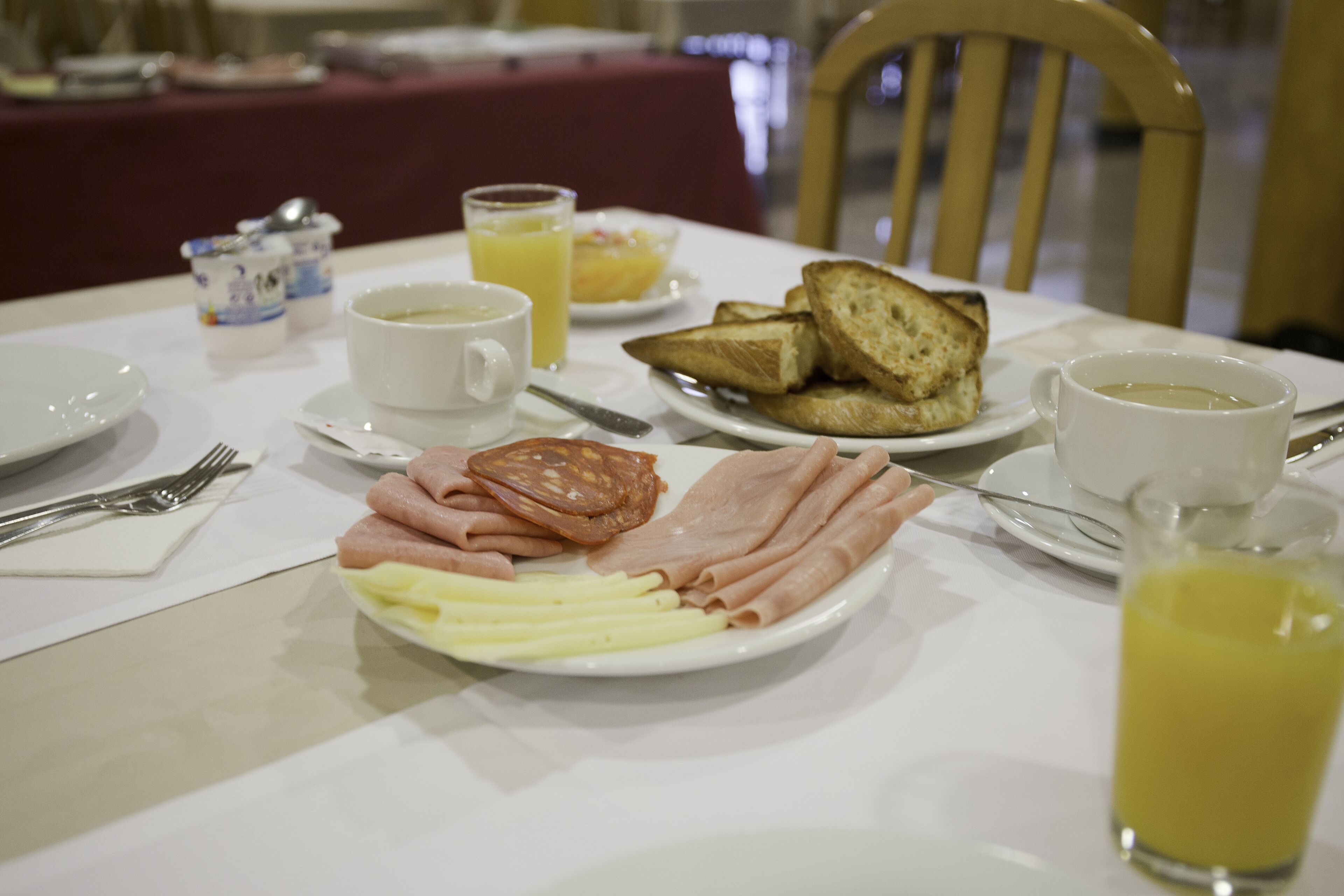 daily continental breakfast (eur 9 per person)