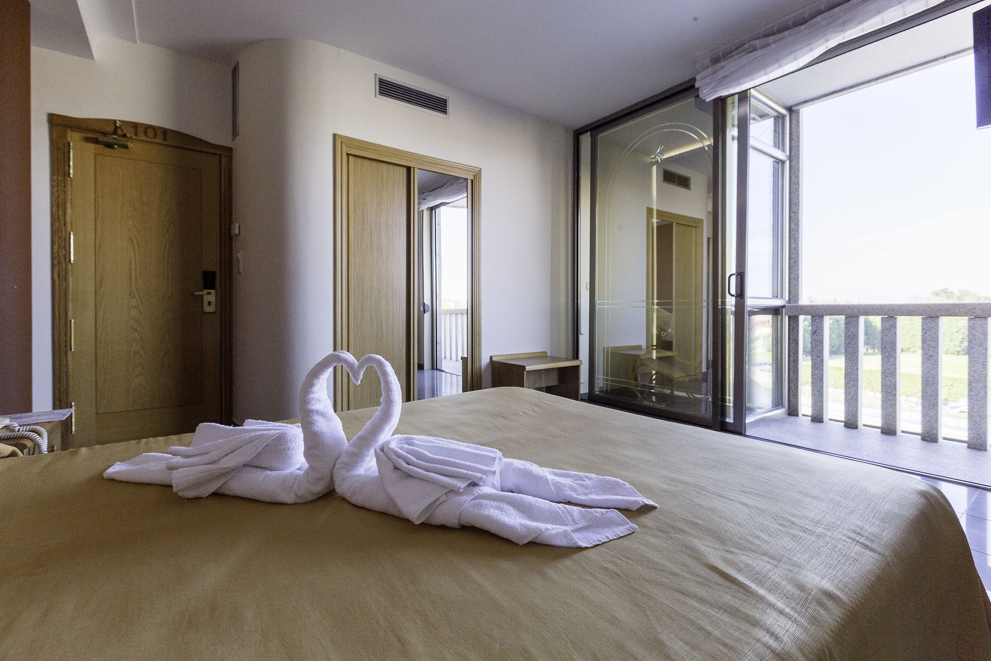 superior double room | 1 bedroom, in-room safe, desk, soundproofing