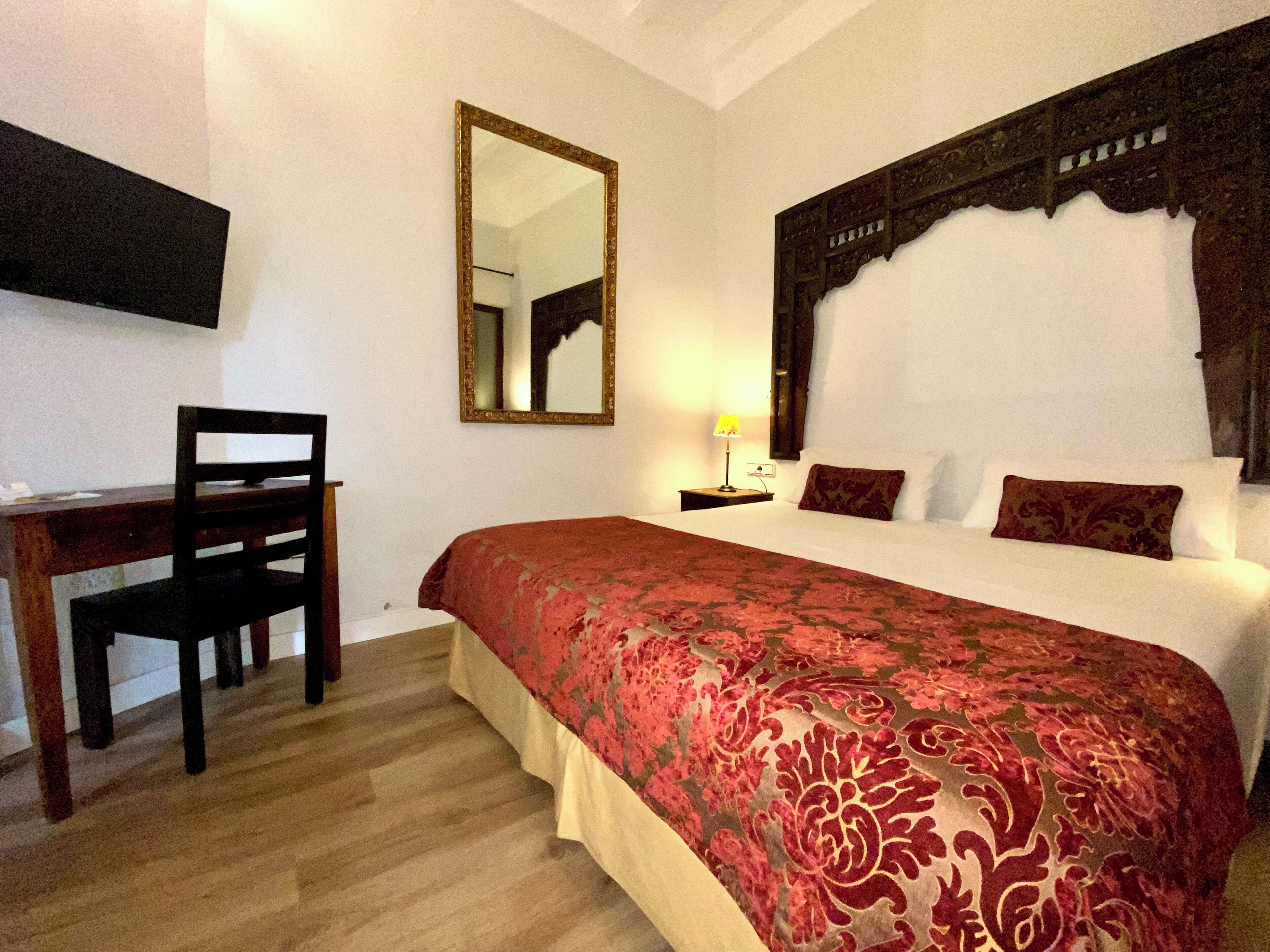 1 chambre, literie de qualité, couette en duvet