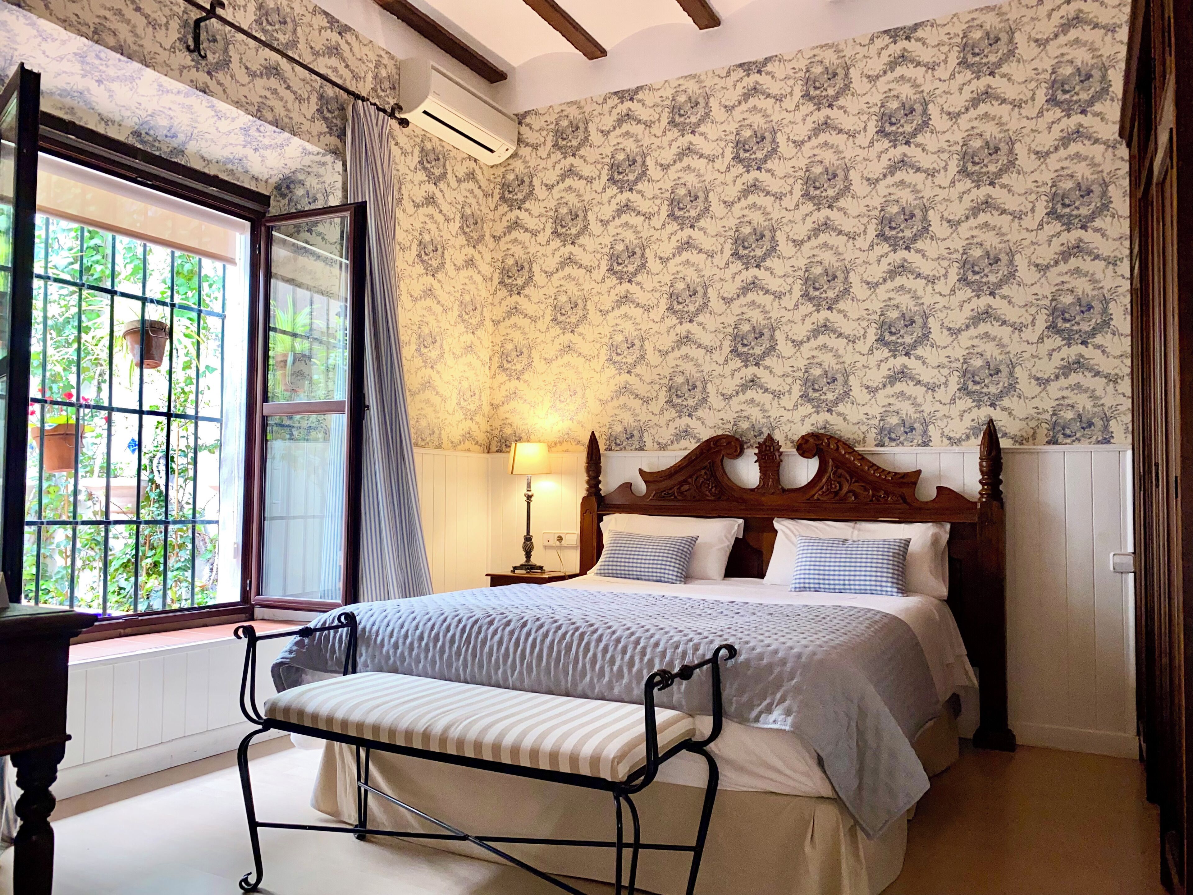 1 chambre, literie de qualité, couette en duvet