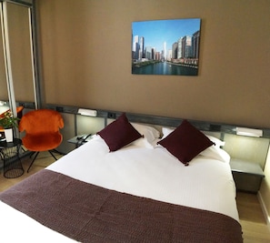 Superior Double Room | Premium bedding, desk, laptop workspace, soundproofing - Hôtel Gratte-Ciel Ariana (Villeurbanne)