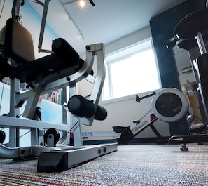 Fitness facility - Hôtel Gratte-Ciel Ariana (Villeurbanne)