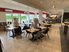 Frokost, lunsj og middag serveres, franske retter 