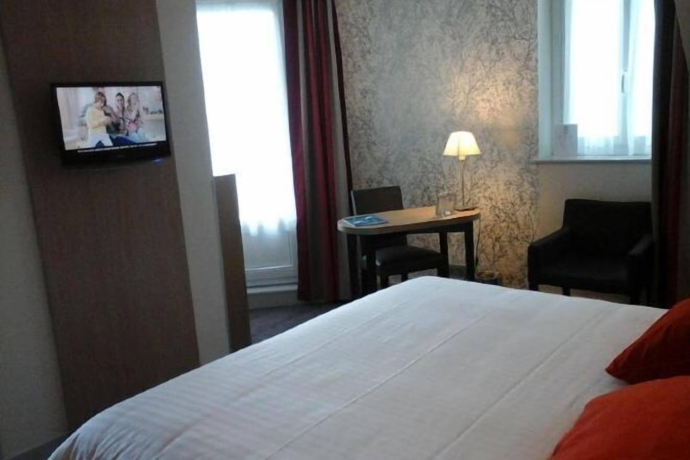 Camas con pillow-top, caja de seguridad en la habitación y escritorio 