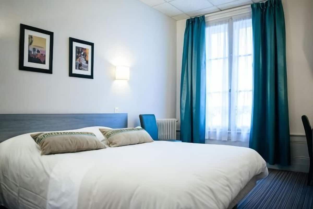 Camas con pillow-top, caja de seguridad en la habitación y escritorio 
