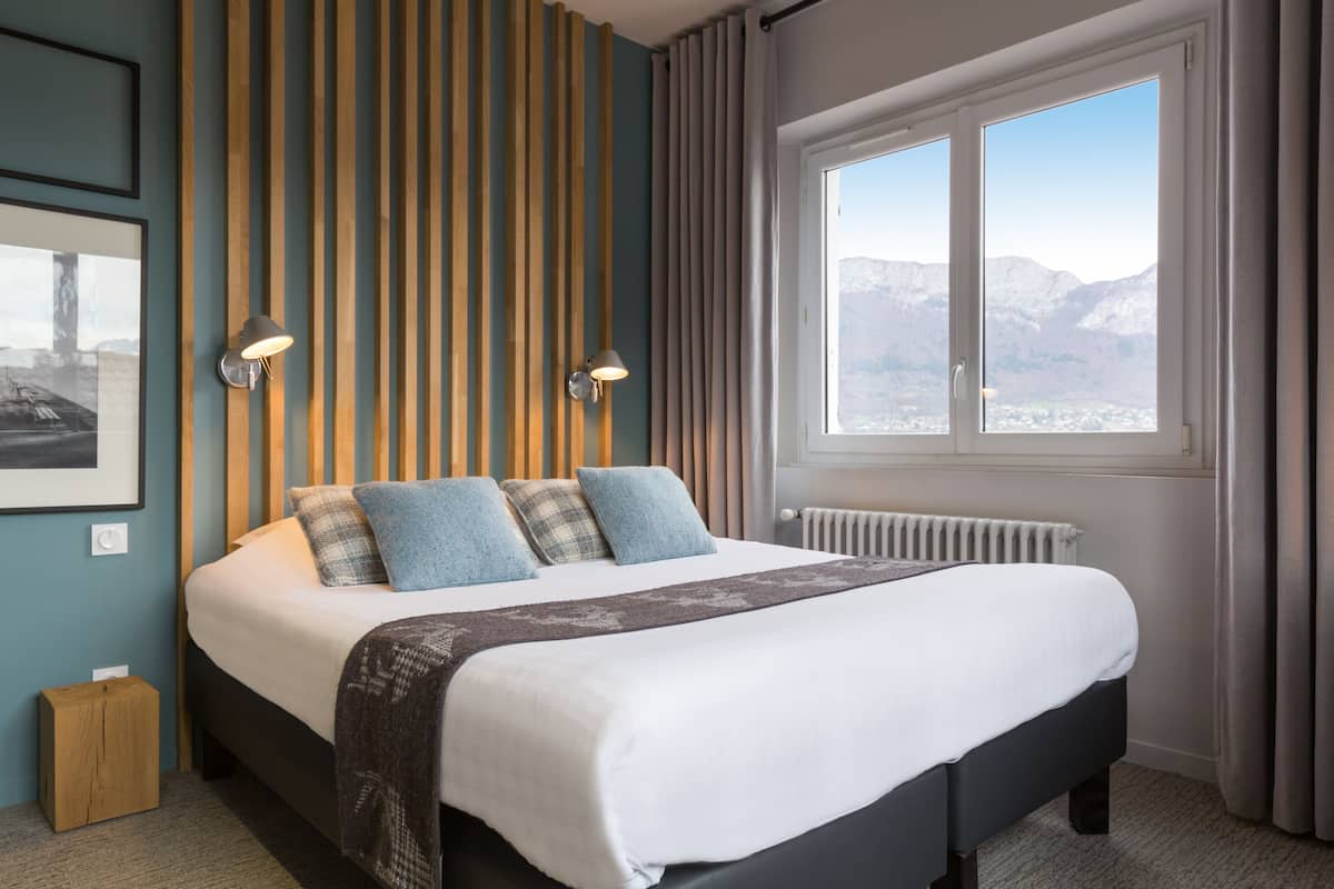Premium bedding, pillowtop beds, blackout drapes, soundproofing