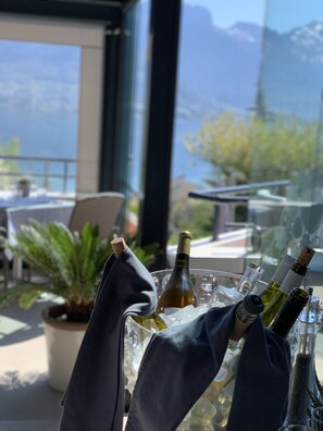 Ontbijt, serveert lunch, diner, Franse gerechten, stranduitzicht