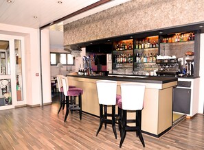 Bar (on property) - Hôtel Beauregard (Sevrier)