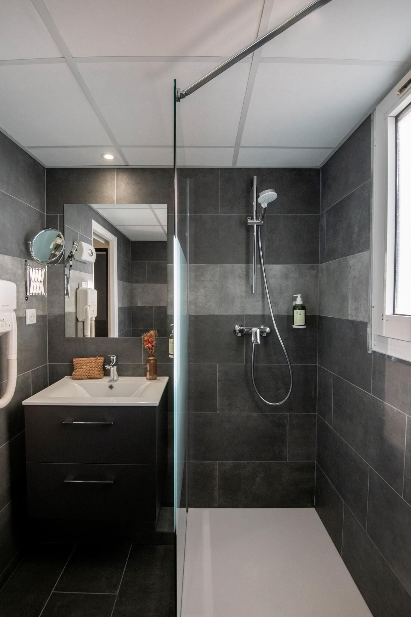 1 bedroom, individually decorated, individually furnished, desk