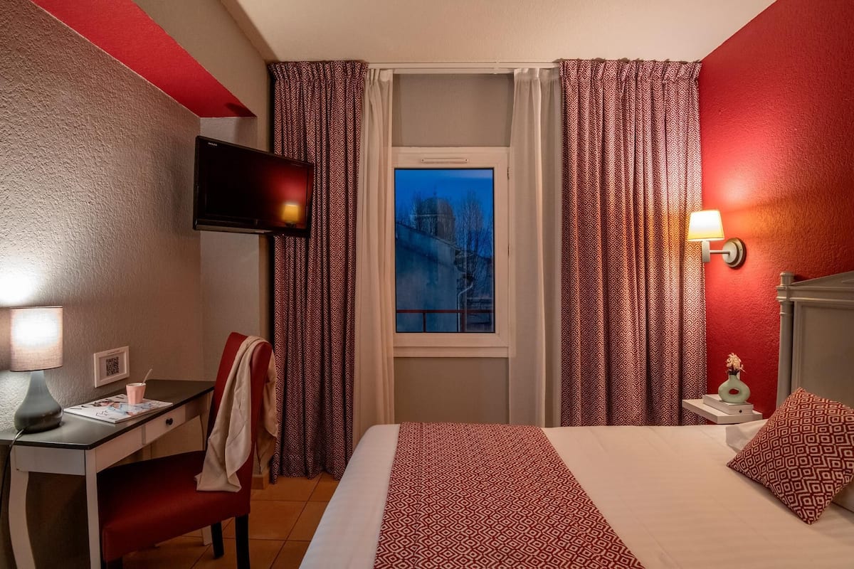 single room | 1 bedroom, individually decorated, individually furnished, desk